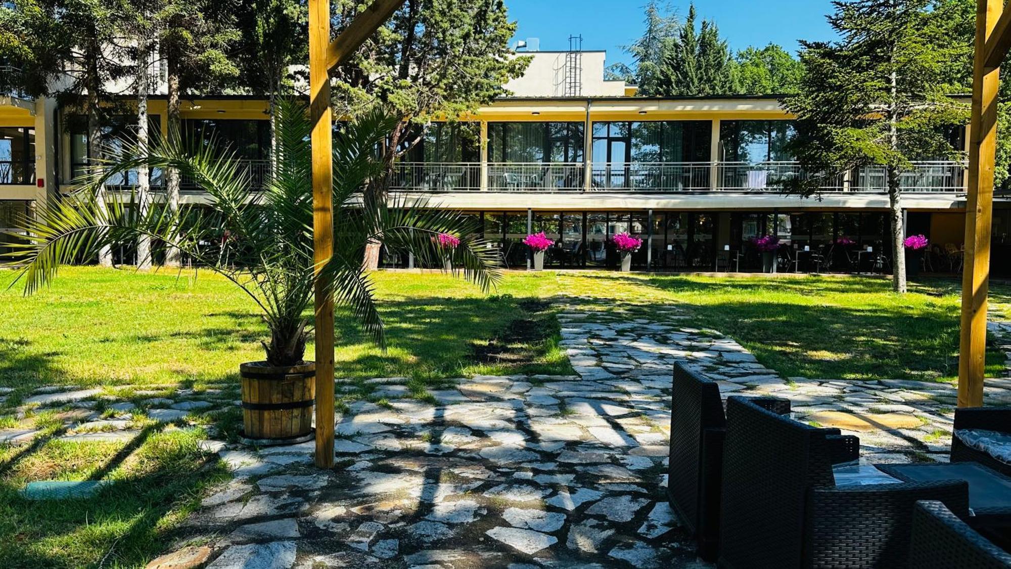 Queen Nelly Park Kiten  Exterior photo
